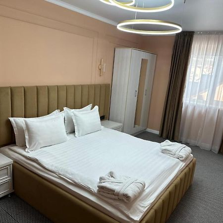 Voyazh Hotel Taraz Ngoại thất bức ảnh