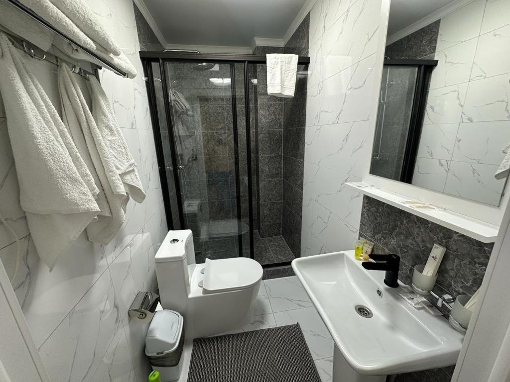 Voyazh Hotel Taraz Ngoại thất bức ảnh