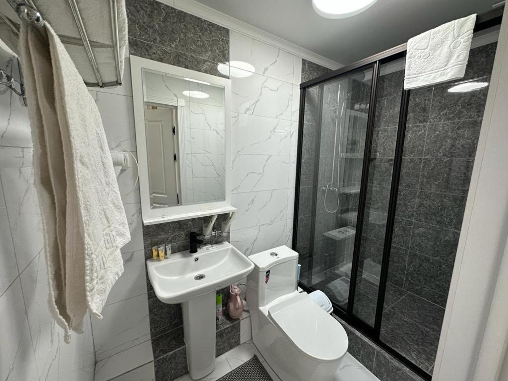 Voyazh Hotel Taraz Ngoại thất bức ảnh