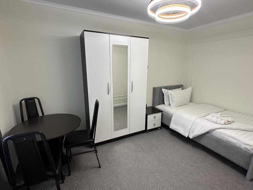 Voyazh Hotel Taraz Ngoại thất bức ảnh
