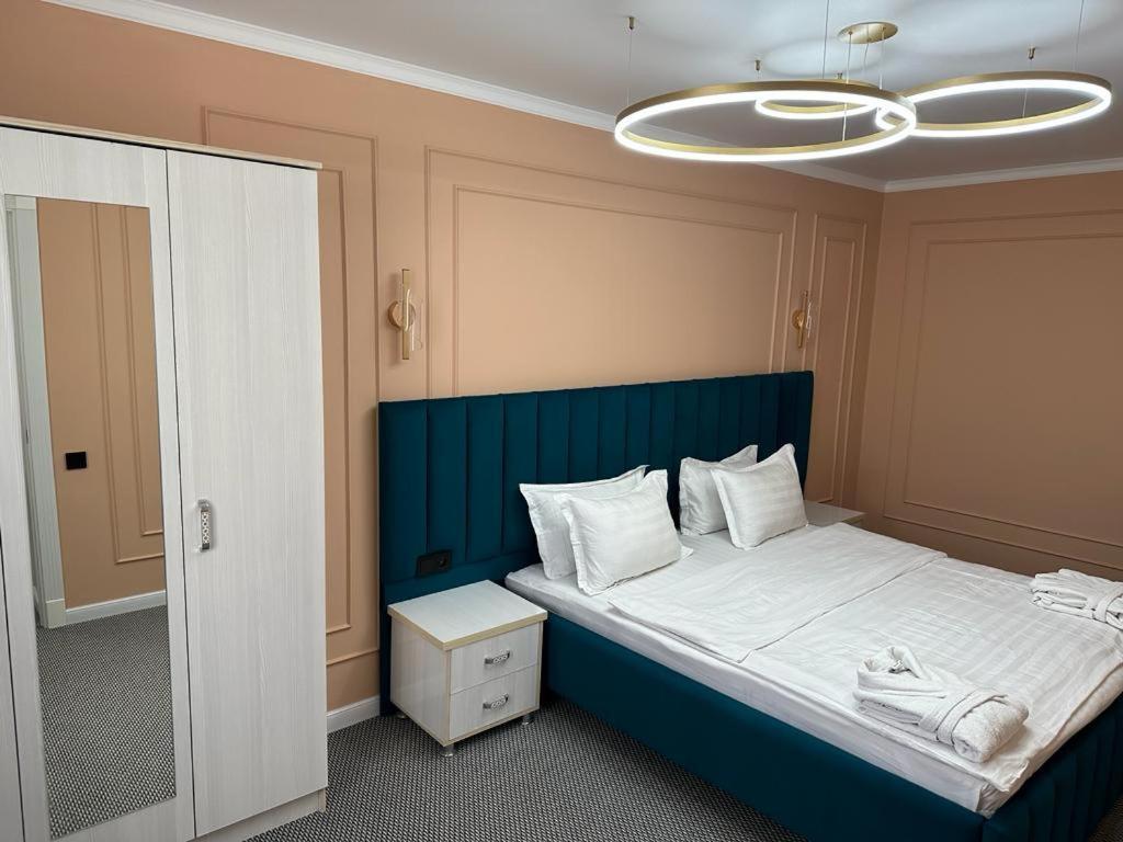 Voyazh Hotel Taraz Ngoại thất bức ảnh
