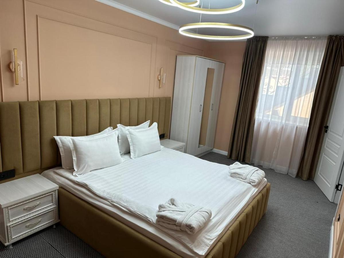 Voyazh Hotel Taraz Ngoại thất bức ảnh