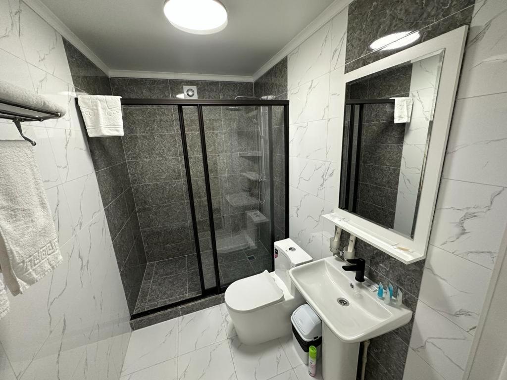Voyazh Hotel Taraz Ngoại thất bức ảnh